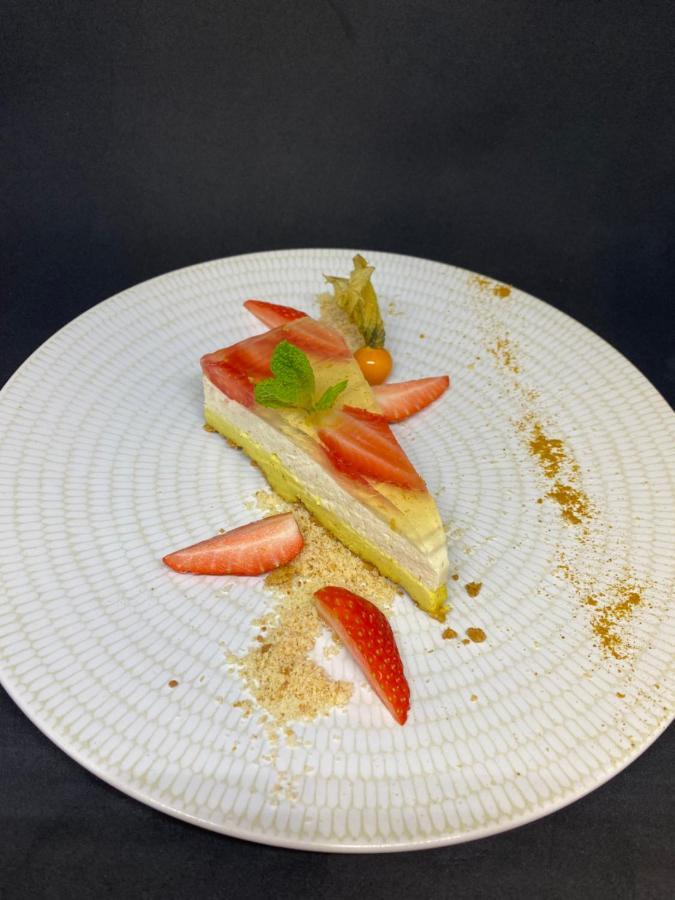 Latitude Ouest Hotel Restaurant & Spa Locronan Eksteriør bilde