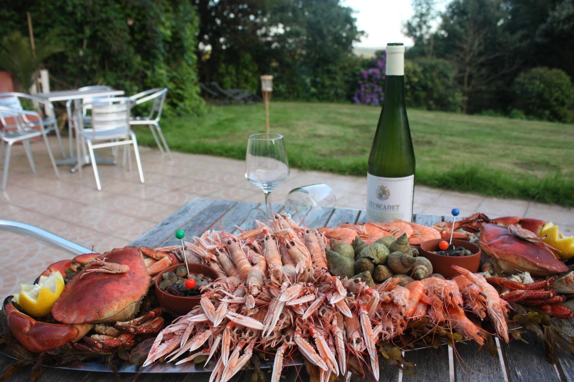 Latitude Ouest Hotel Restaurant & Spa Locronan Eksteriør bilde