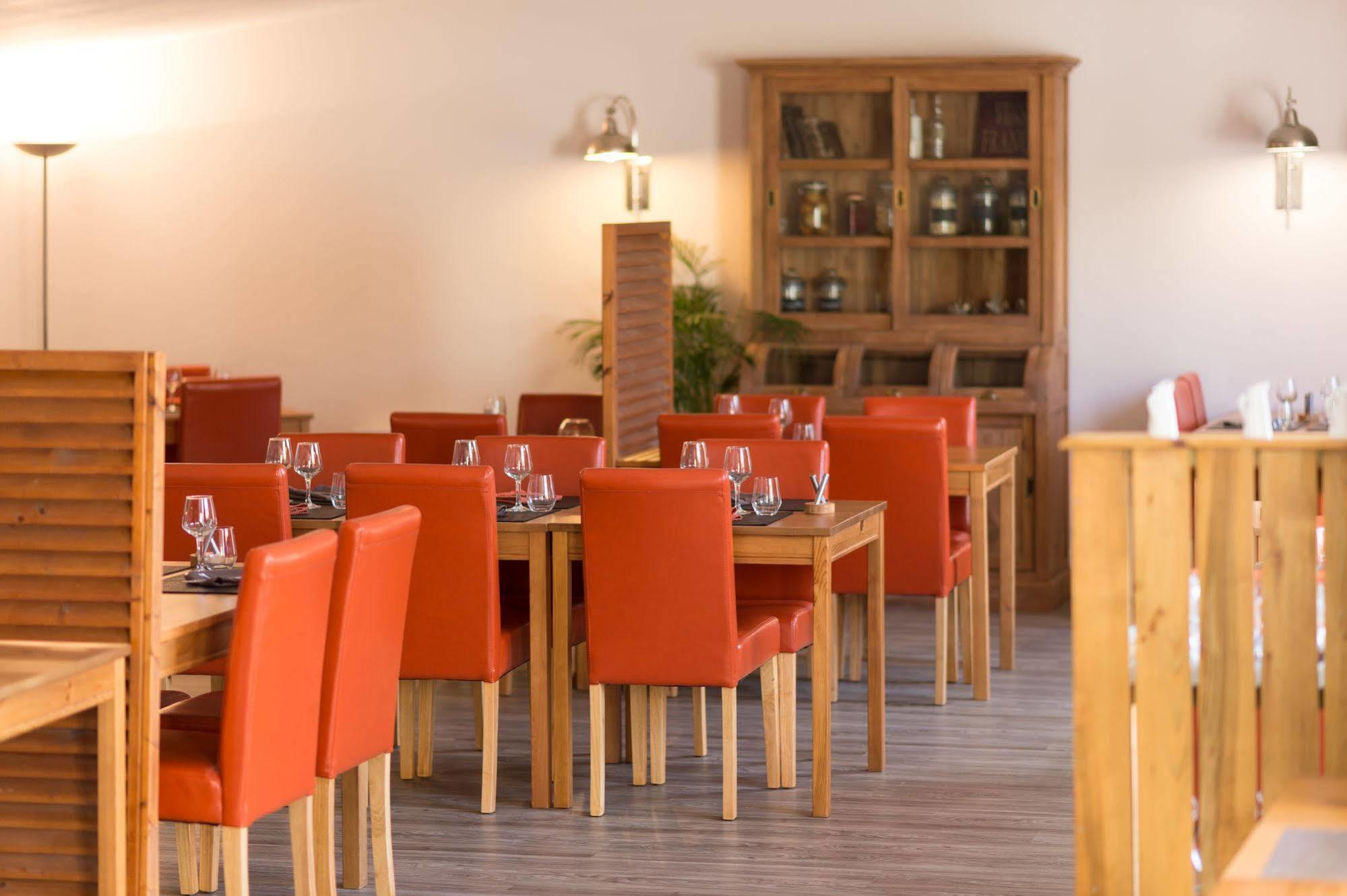 Latitude Ouest Hotel Restaurant & Spa Locronan Eksteriør bilde