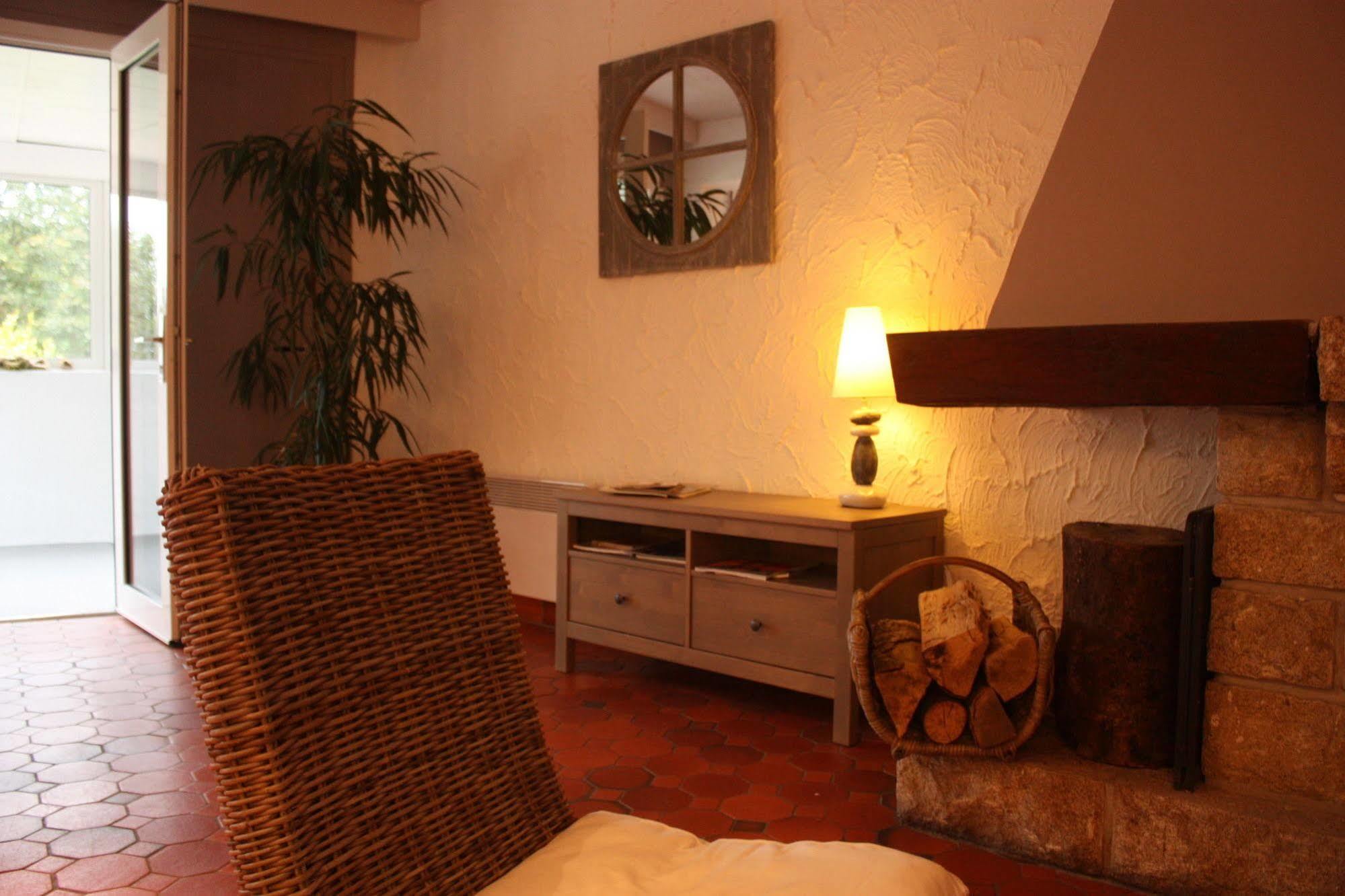 Latitude Ouest Hotel Restaurant & Spa Locronan Eksteriør bilde