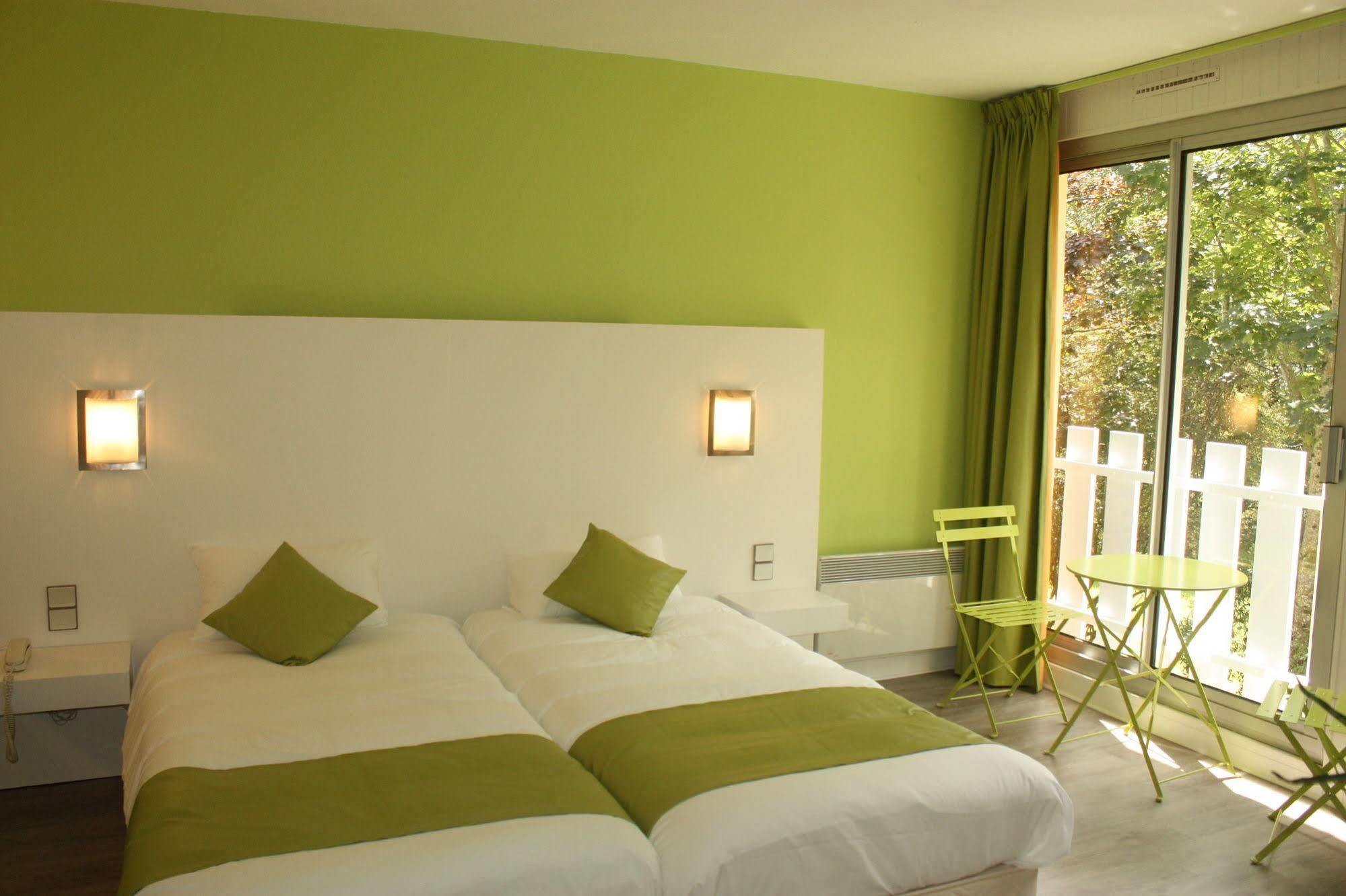 Latitude Ouest Hotel Restaurant & Spa Locronan Eksteriør bilde