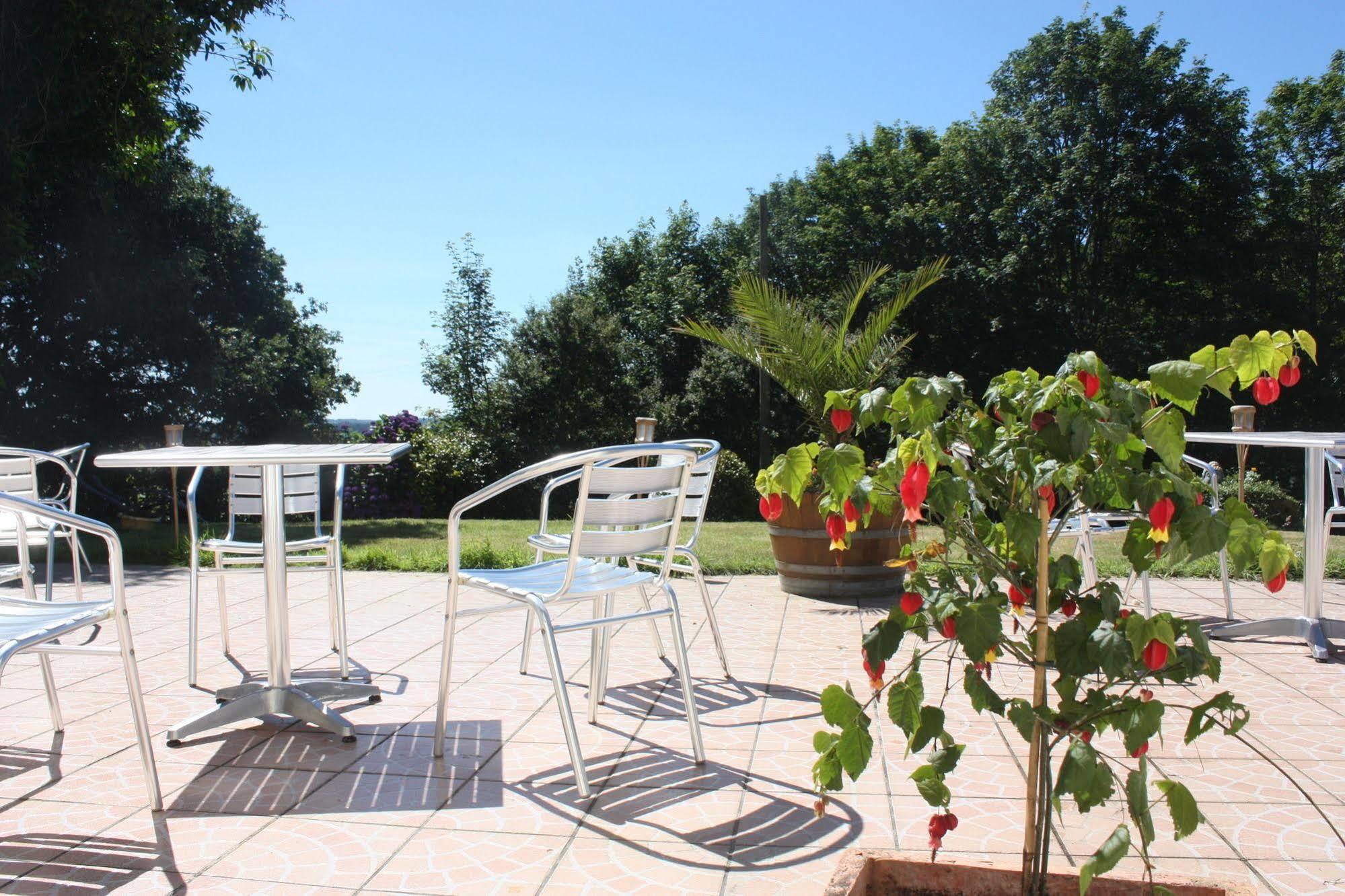 Latitude Ouest Hotel Restaurant & Spa Locronan Eksteriør bilde
