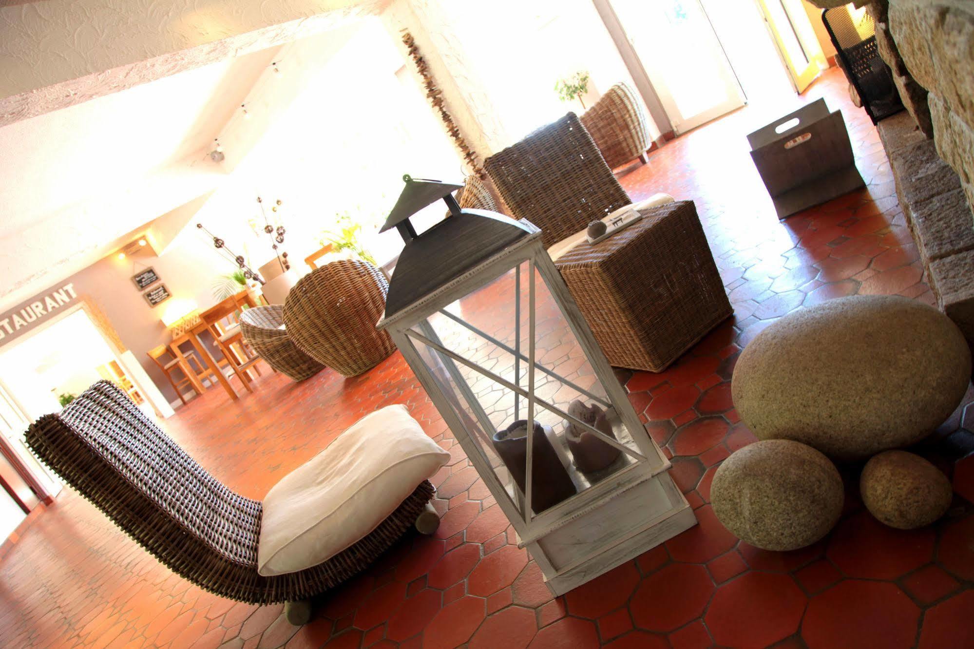 Latitude Ouest Hotel Restaurant & Spa Locronan Eksteriør bilde