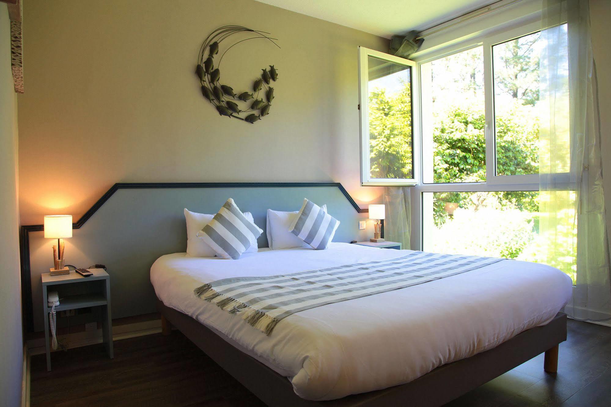 Latitude Ouest Hotel Restaurant & Spa Locronan Eksteriør bilde